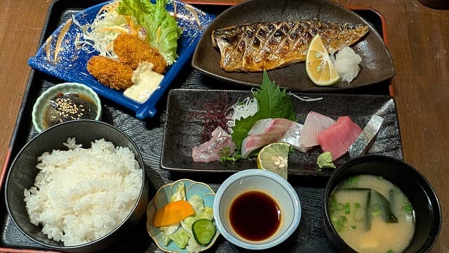 日向市の金ケ浜食堂のお魚定食