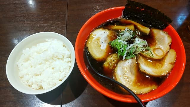 東京都日暮里の富山ブラック麺家いろは