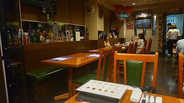 東京都神田のシャン・ドゥ・ソレイユ