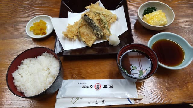 東京都浅草の三定