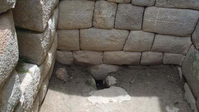 ペルー・マチュピチュの古代のトイレ