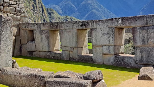 ペルー・マチュピチュの３つの窓の神殿