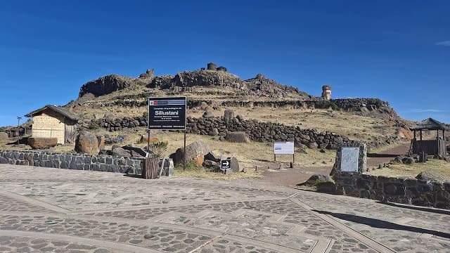 ペルー・プーノのシルスタニ遺跡