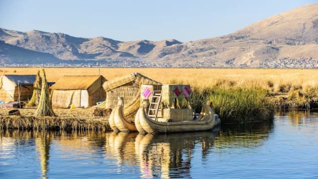 ペルー・プーノのチチカカ湖・ウロス島
