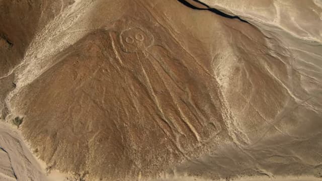 ペルー・イカのナスカの地上絵（宇宙人）