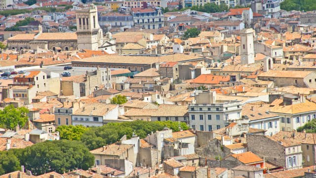 フランス・ガールのニーム市街