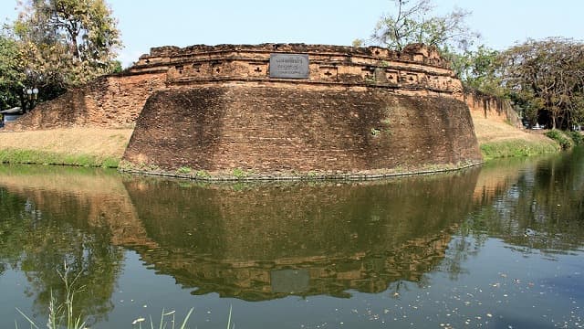タイ・チェンマイの城壁と堀