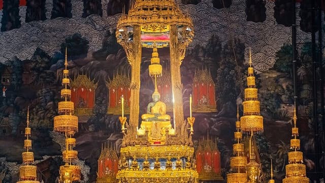 タイ・バンコクのワット・プラケオのエメラルド仏