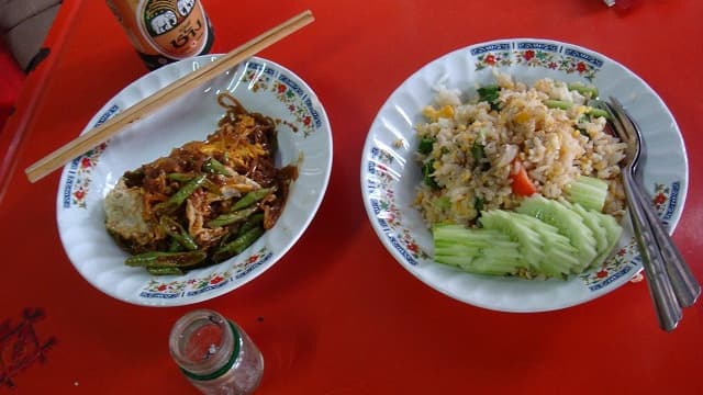 タイ料理のカオ・パット