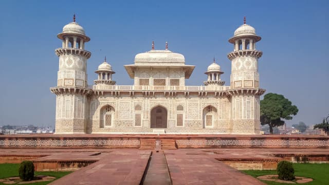 インド・アーグラーのイティマド・ウッダウラー廟