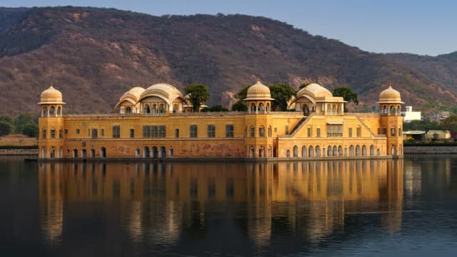 インド・ジャイプルのジャル・マハル