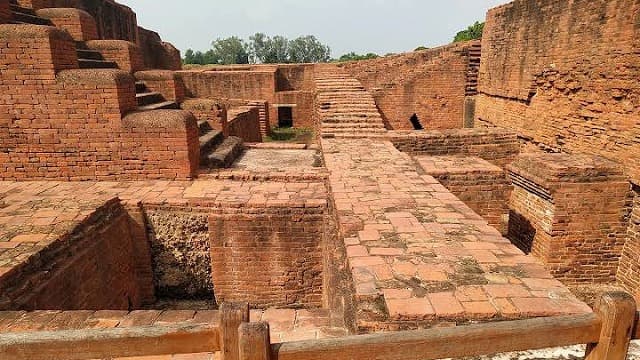 インド・ラージギルのナーランダー僧院跡