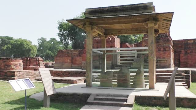 インド・ベナレスのサールナートのアショカ王柱