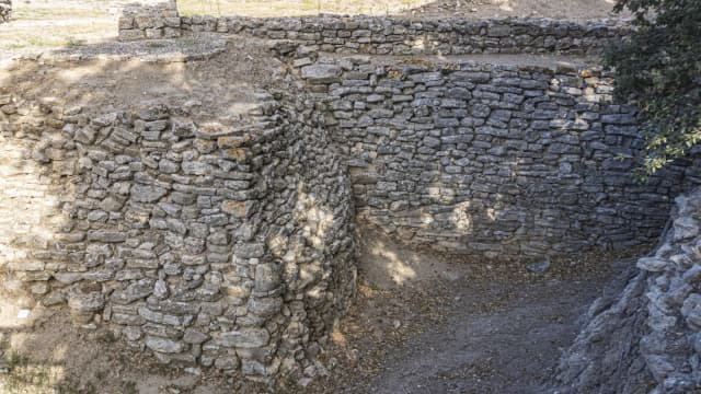 トルコ・チャナッカレのトロイの古代遺跡・古代の城壁跡