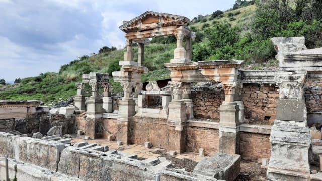 トルコ・イズミルのエフェソス遺跡・トラヤヌスの泉