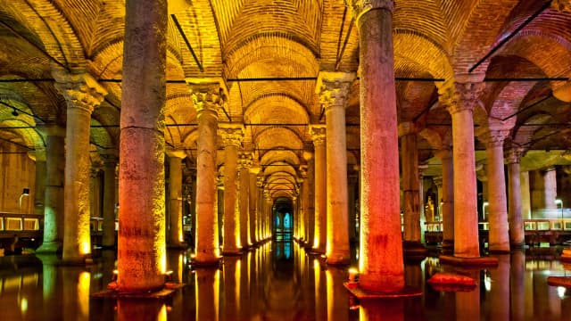 トルコ・イスタンブールの地下宮殿