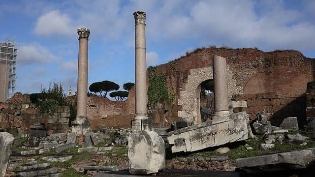 イタリア・ローマの旅行や観光地、フォロ・ロマーノ_エミリアのバジリカ