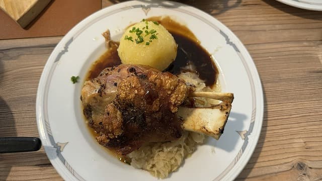 ドイツ料理のシュヴァイネハクセ