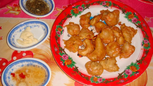 ベトナム料理のトム・ラン・ボッ・チィェン