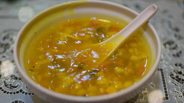 アラブ料理のレンチルスープ