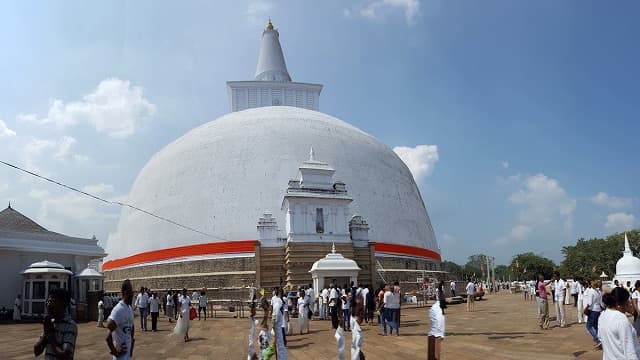 スリランカ・アヌラーダプラのルワンウェリ・サーヤ大塔