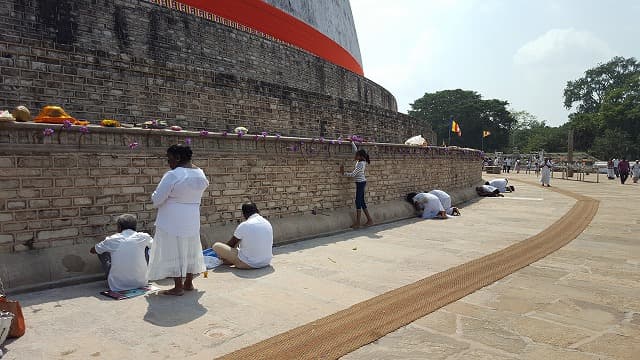 スリランカ・アヌラーダプラのルワンウェリ・サーヤ大塔