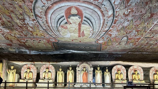 スリランカ・ダンブッラのダンブッラ石窟寺院マハー・ラジャ・ヴィハーラ（第２窟）