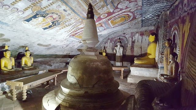 スリランカ・ダンブッラのダンブッラ石窟寺院パッツィーマ・ヴィハーラ（第４窟）