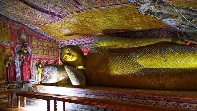 スリランカ・ダンブッラのダンブッラ石窟寺院デワナ・アルト・ヴィハーラ（第５窟）