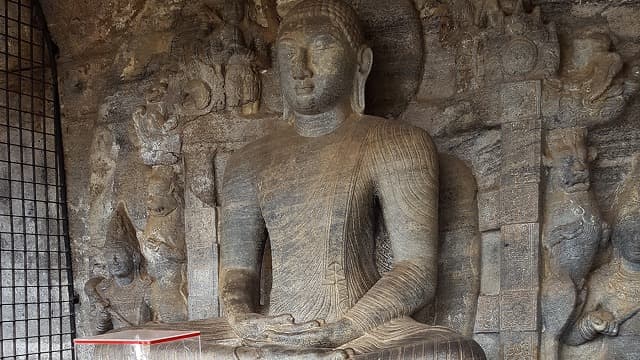 スリランカ・ポロンナルワのガル・ヴィハーラ（洞窟の仏陀坐像）