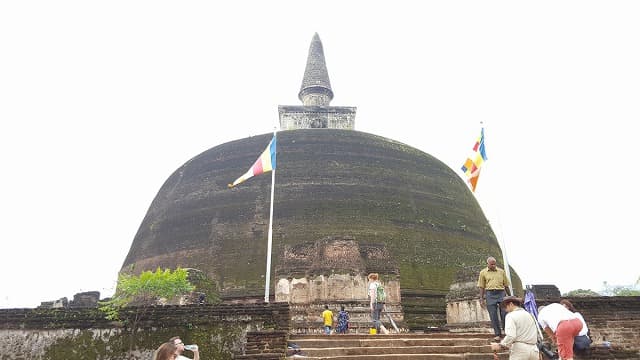 スリランカ・ポロンナルワのランコトゥ・ヴィッハーラ