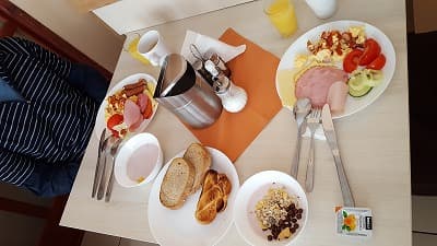 ハンガリー料理のホテルの朝食