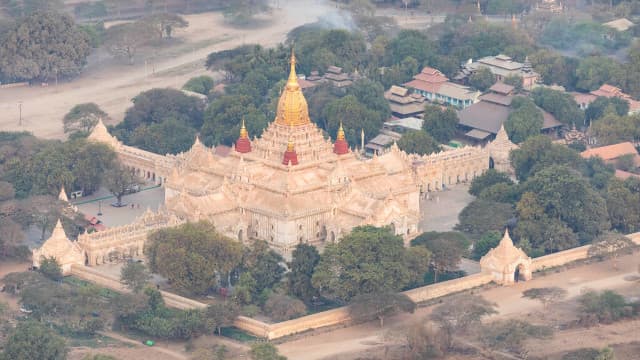 ミャンマー・パガンのアーナンダ寺院