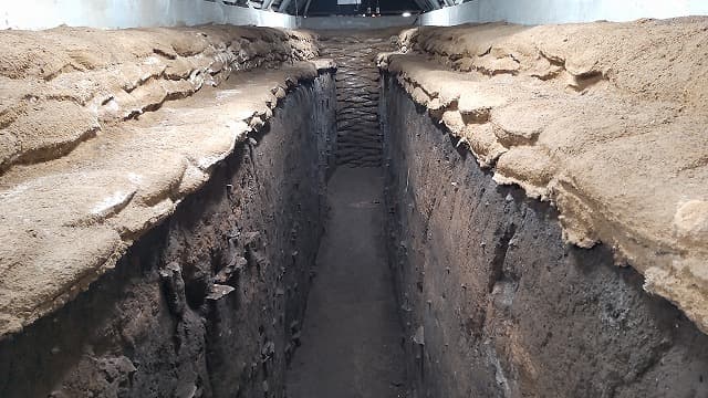 青森県青森市の三内丸山遺跡の南盛土
