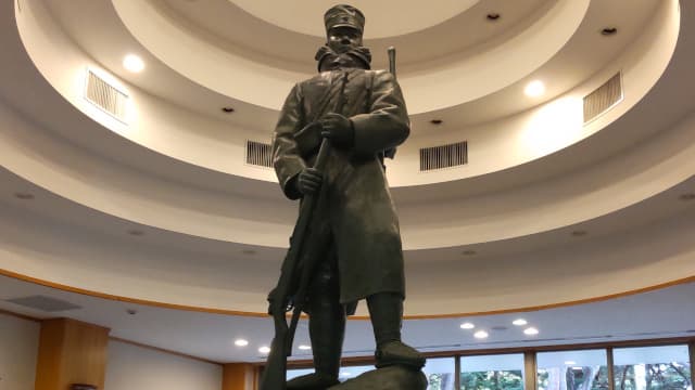 青森県青森市の後藤伍長像