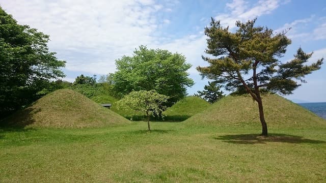 青森県東津軽郡の藩境塚