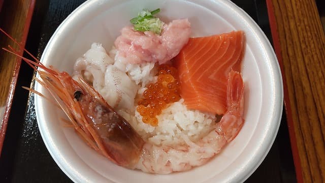青森魚菜センター・のっけ丼