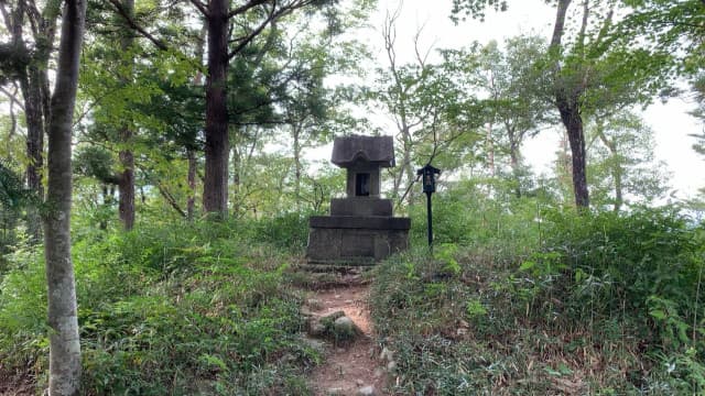 岩手県西磐井郡の金鶏山