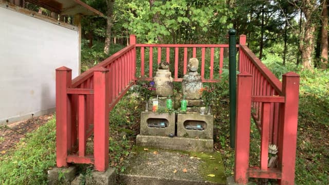 岩手県西磐井郡の源義経公妻子の墓