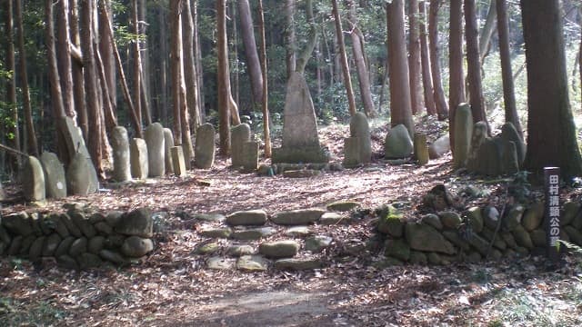 宮城県白石市の田村清顕公の墓