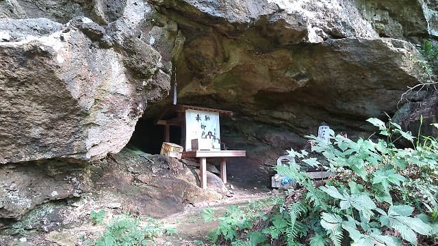 秋田県湯沢市の岩井堂洞窟