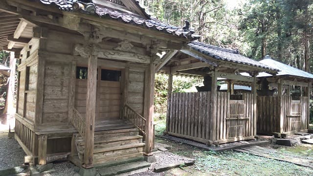 秋田県由利本荘市の亀田藩主岩城家墓所