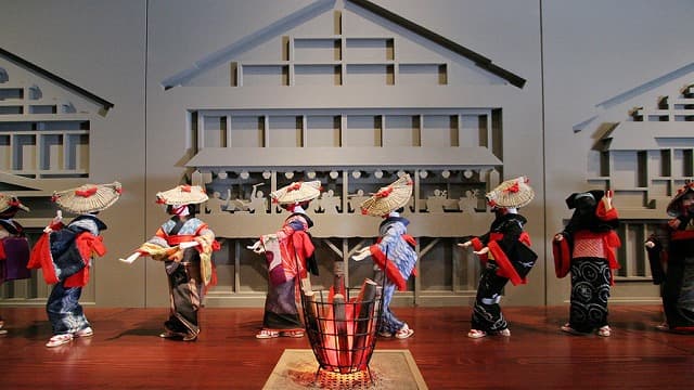 秋田県雄勝郡の西馬音内盆踊り