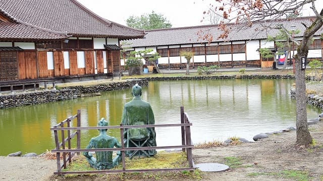 福島県会津若松市の會津藩校日新館_水連水馬池