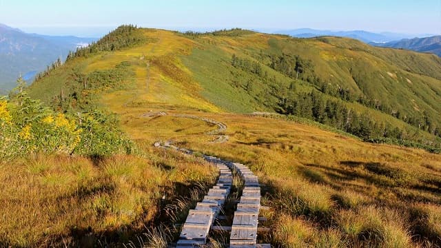 福島県南会津郡の会津駒ヶ岳稜線