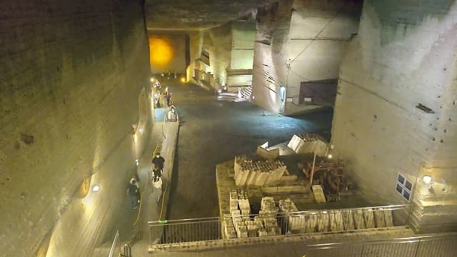 栃木県宇都宮市の地下採掘場跡