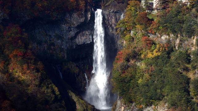 栃木県の華厳瀑および中宮祠湖（中禅寺湖）湖畔