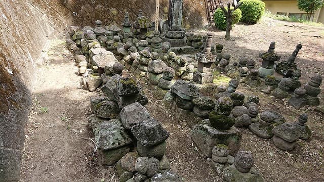 群馬県渋川市の金井の宝篋印塔