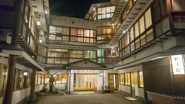 群馬県渋川市の伊香保温泉郷横手館