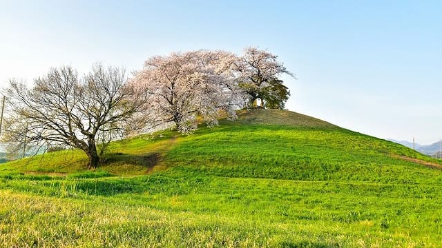 群馬県藤岡市の白石稲荷山古墳
